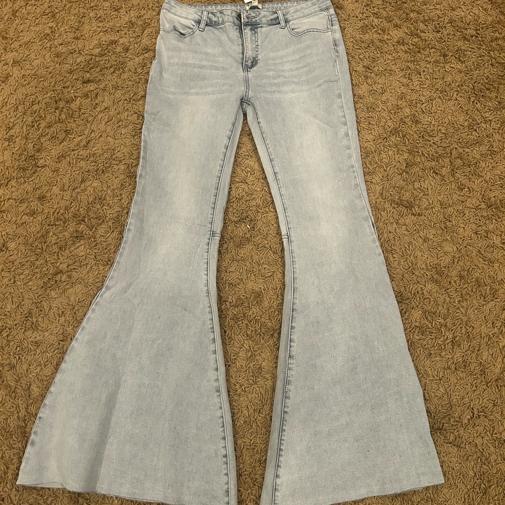 New with tag raw hem Easel flare jeans - size large
